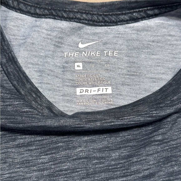 Nike Men's Gray Long Sleeve Athletic Top - Picture 5 of 7